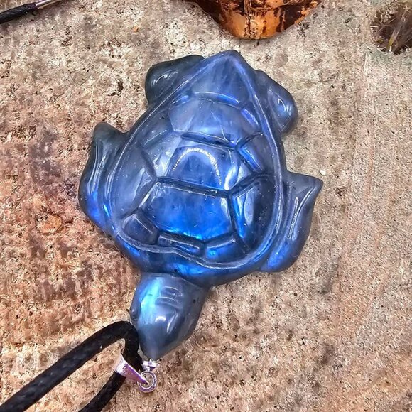 Nature Labradorite Carved Big Sea Turtle Pendant Necklace - Picture 9 of 9